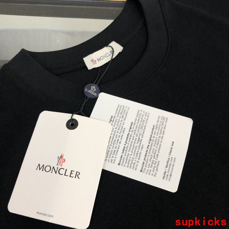 Moncler Luxury Cloth