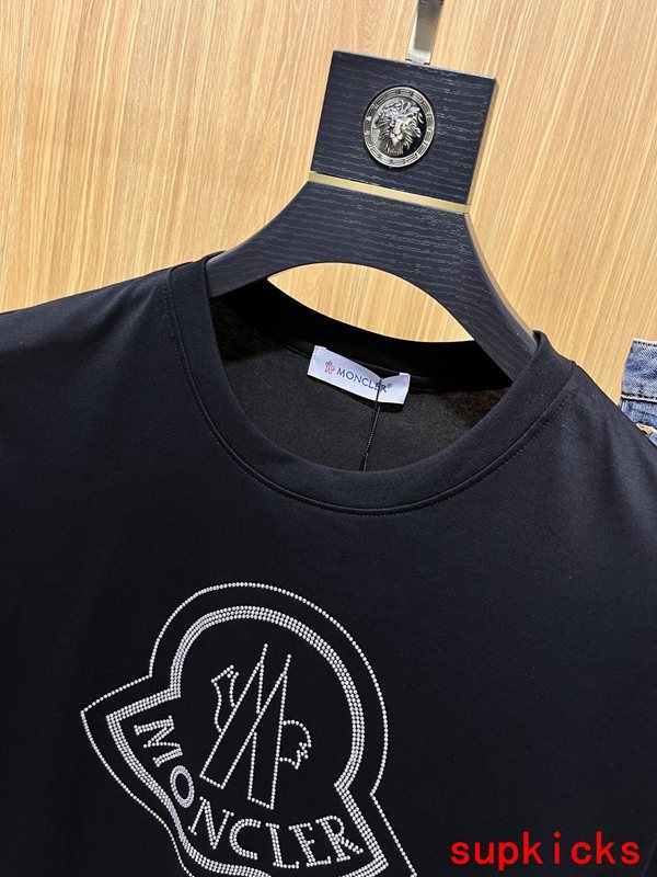 Moncler Luxury Cloth
