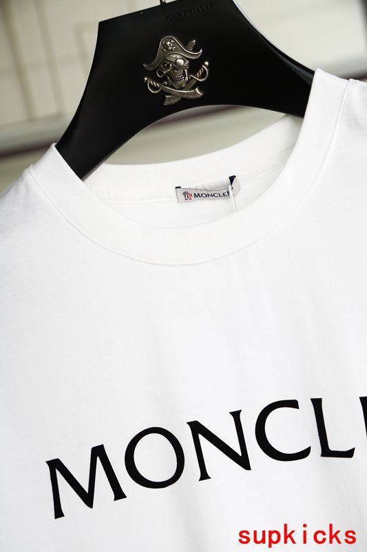 Moncler Luxury Cloth