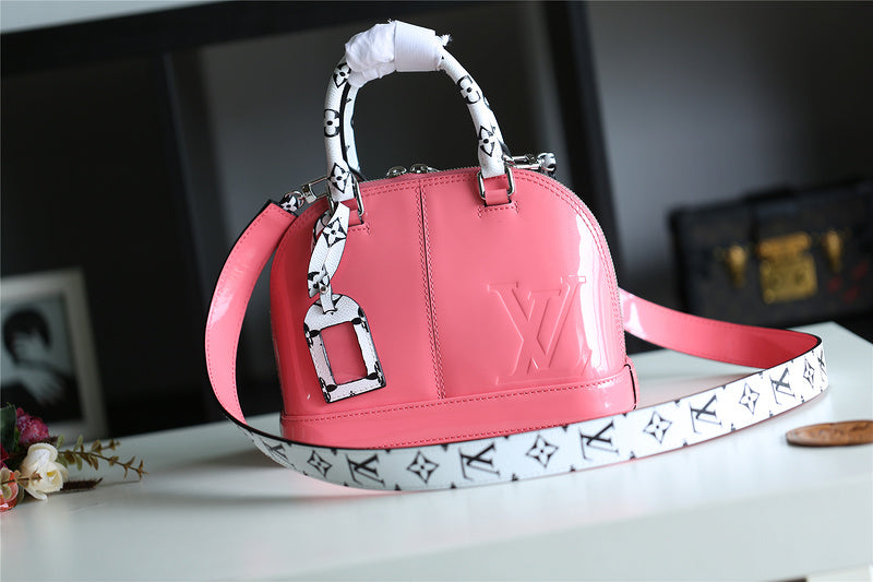 I W Fashion Lu-Vi bags - 8277