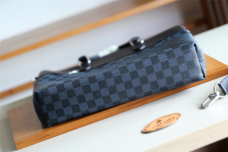 I W Fashion Lu-Vi bags - 9884