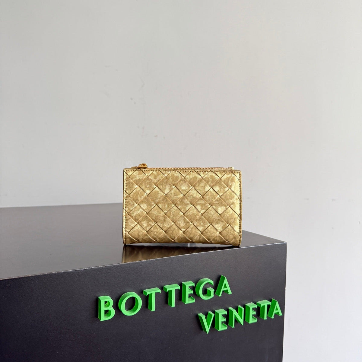 BOTT V LEATHER WALLET
