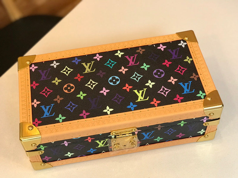 I W Fashion Lu-Vi bags - 9500