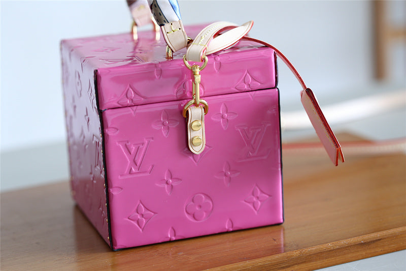 I W Fashion Lu-Vi bags - 9400
