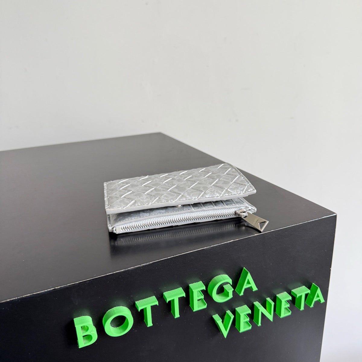 BOTT V LEATHER WALLET