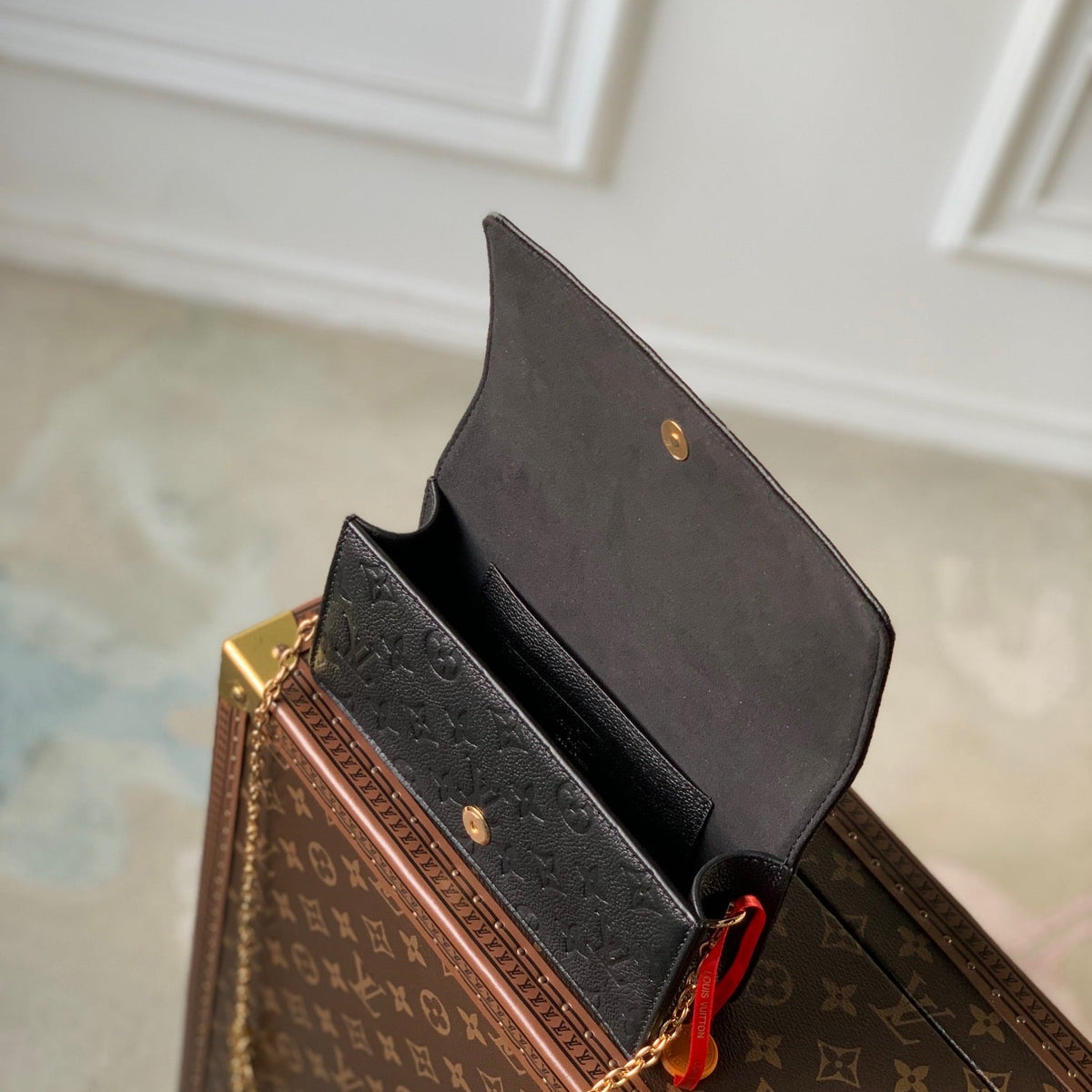 LOU LILY WALLET ON CHAIN