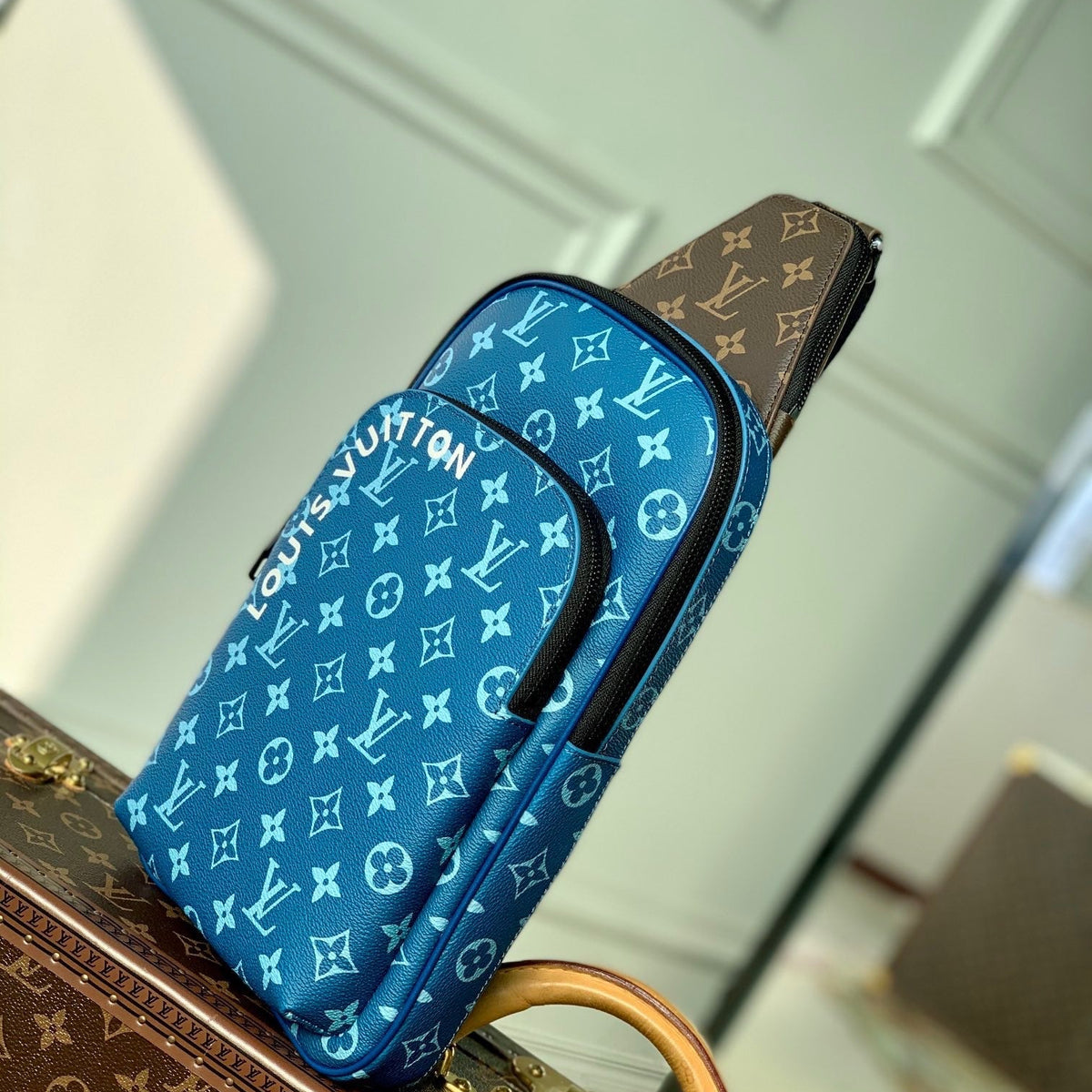 LOU NM AVENUE SLINGBAG