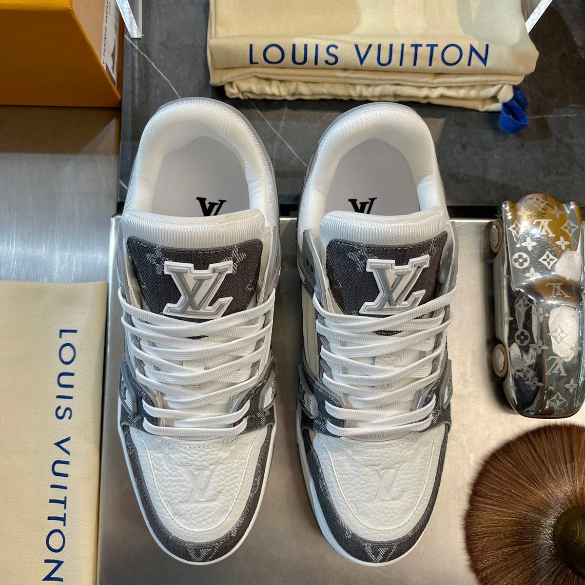 LOU TRAINERS ND