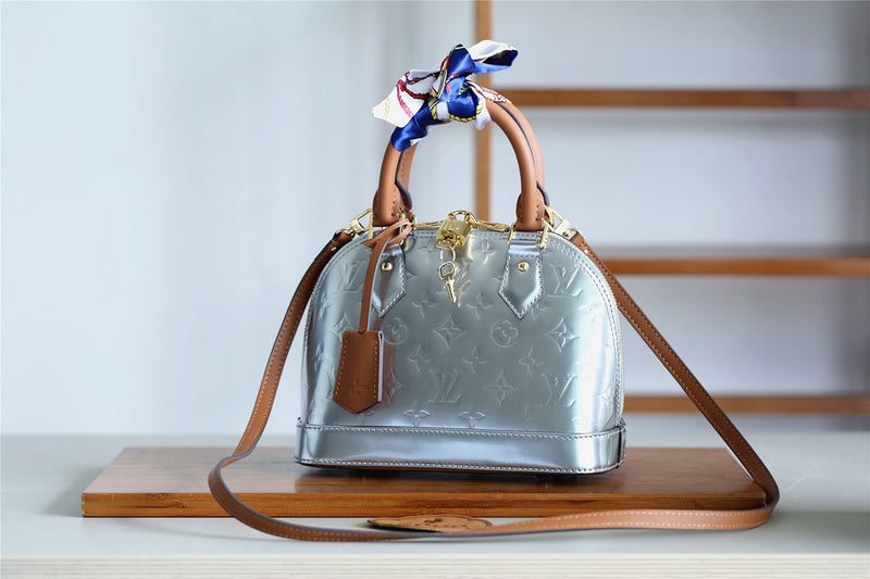 I W Fashion Lu-Vi bags - 8273