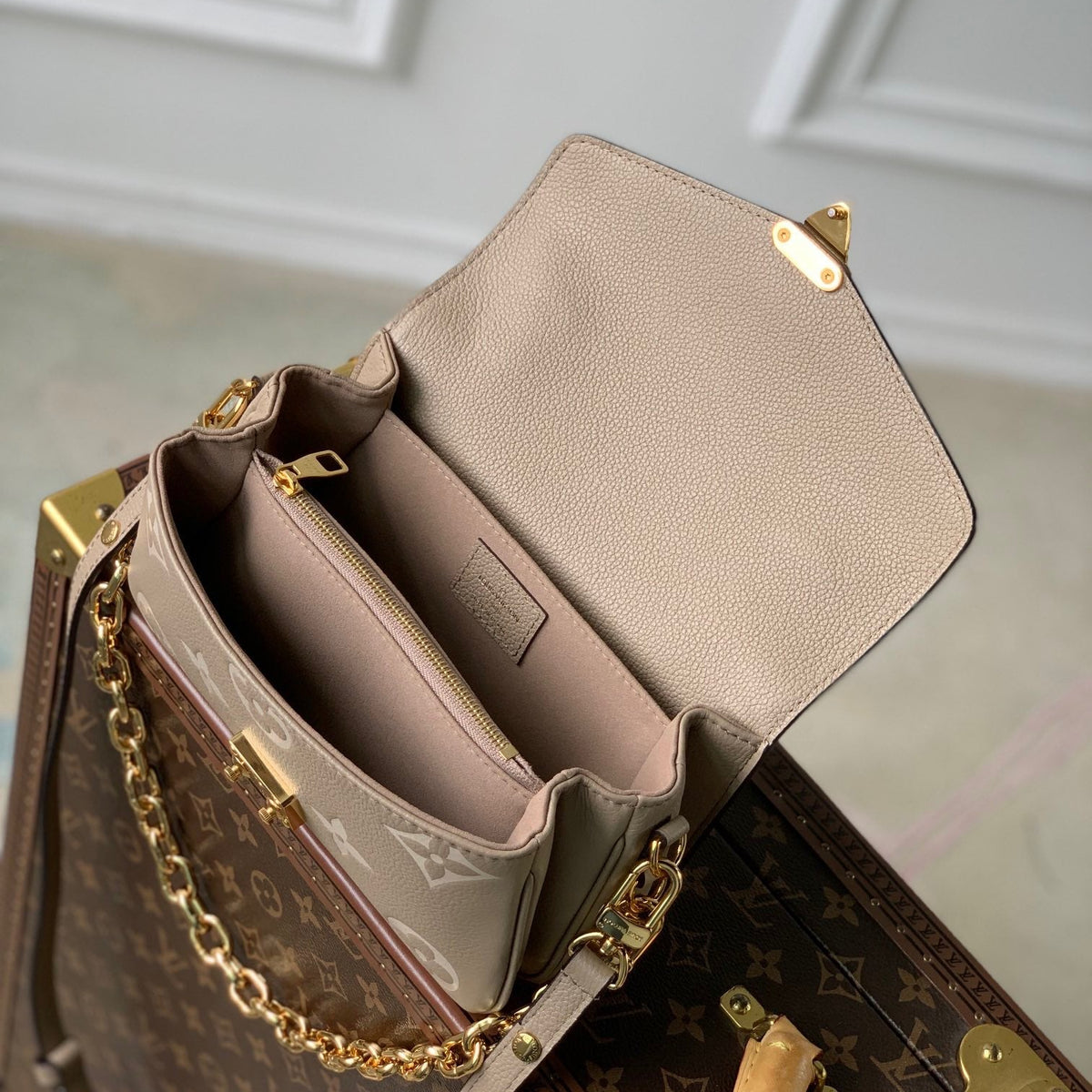 LOU POCHETTE METIS EAST WEST BAG