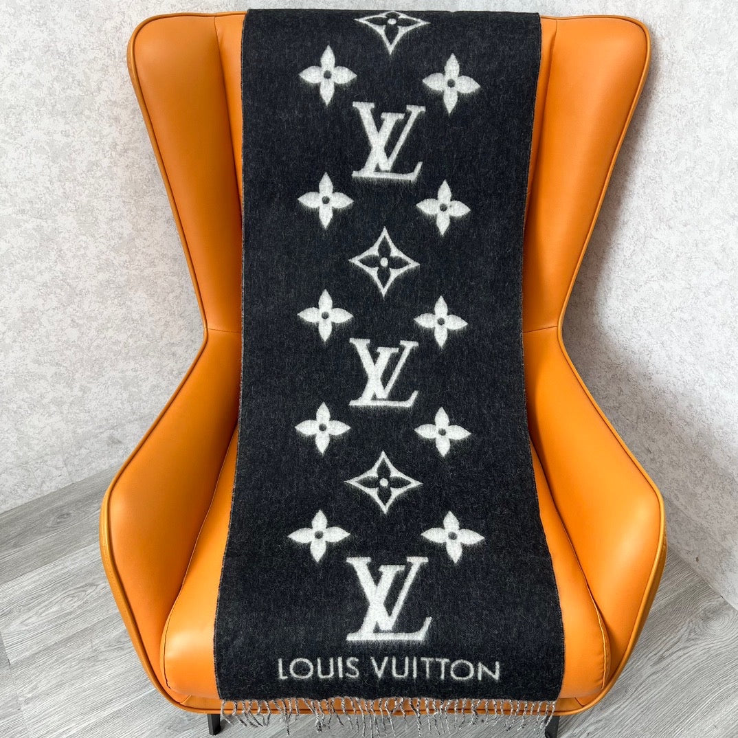 LOU SCARF