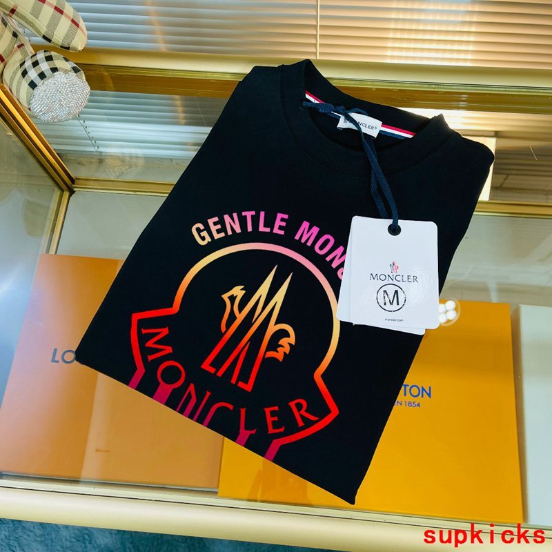 Moncler Luxury Cloth