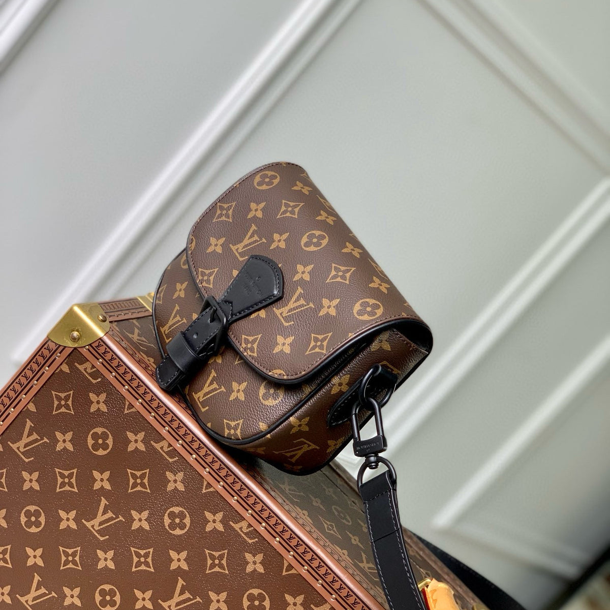 LOU MONTSOURIS MESSENGER PM BAG