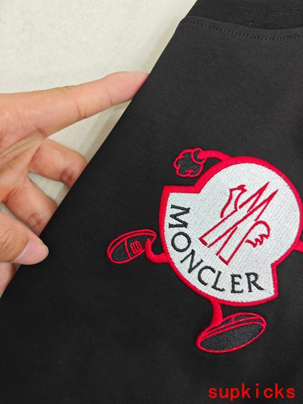 Moncler Luxury Cloth