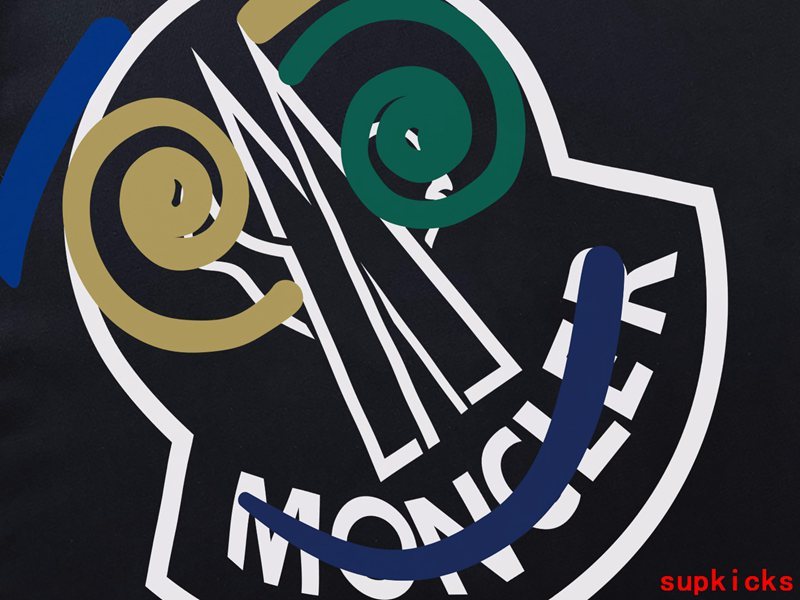 Moncler Luxury Cloth
