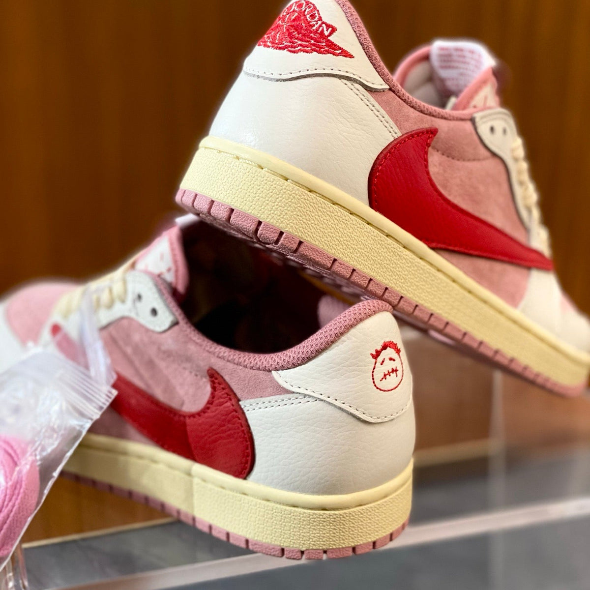 TRAVIS S x JORDAN 1 LOW SNEAKERS
