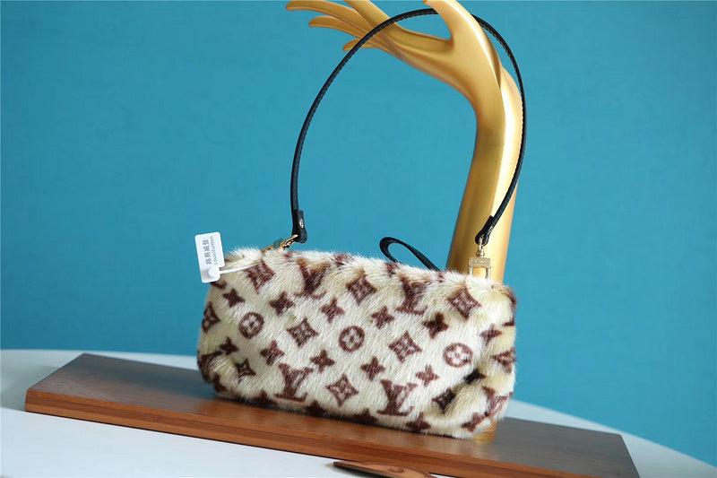 I W Fashion Lu-Vi bags - 8402