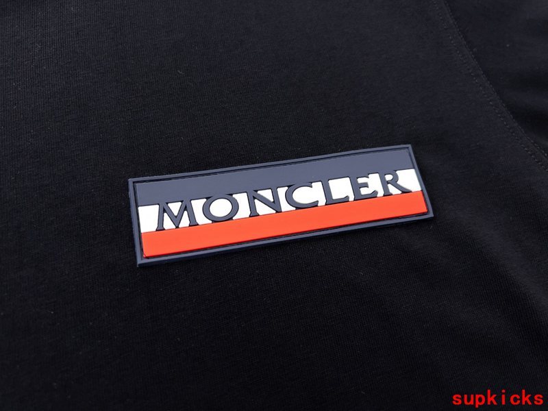 Moncler Luxury Cloth