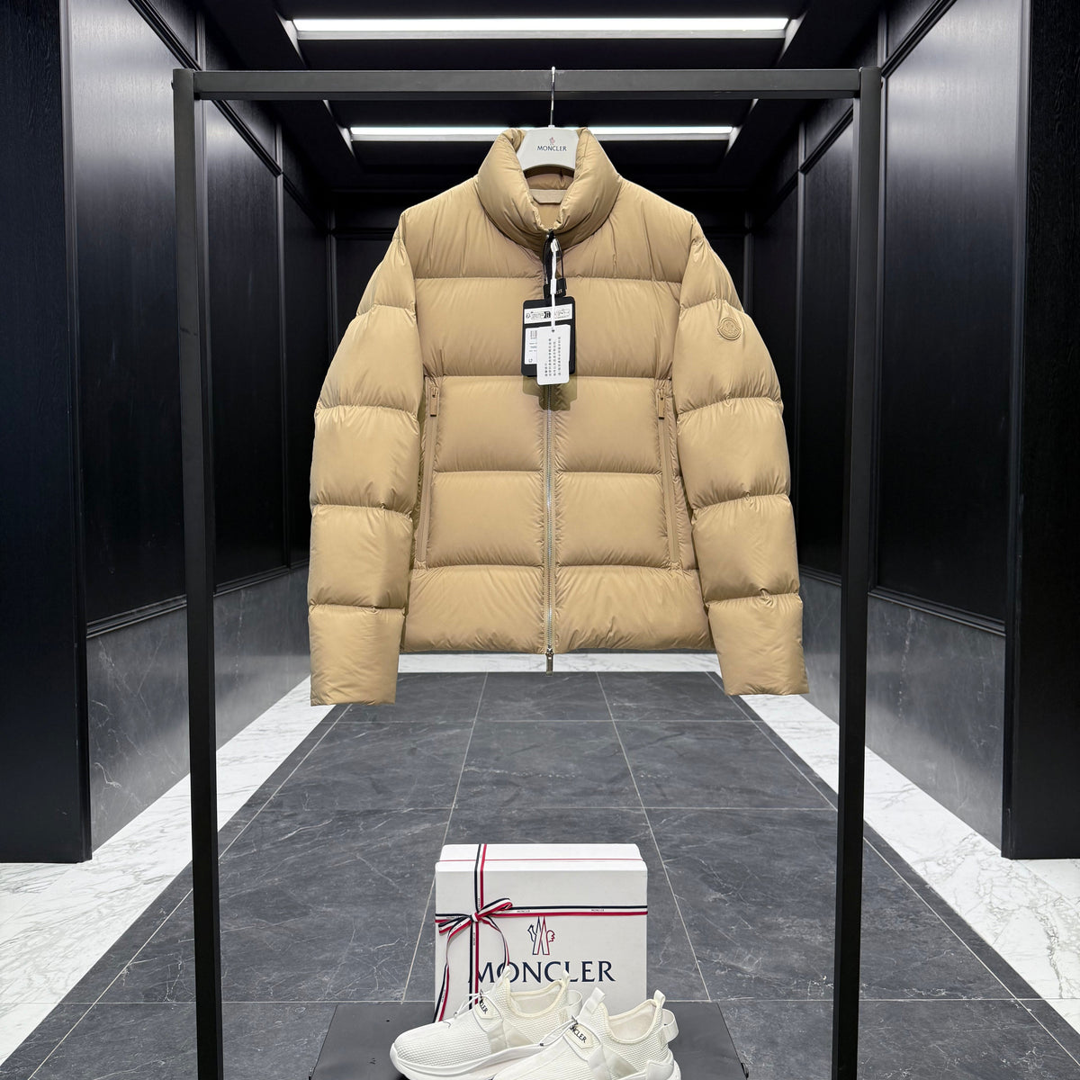 MONC TARN JACKET