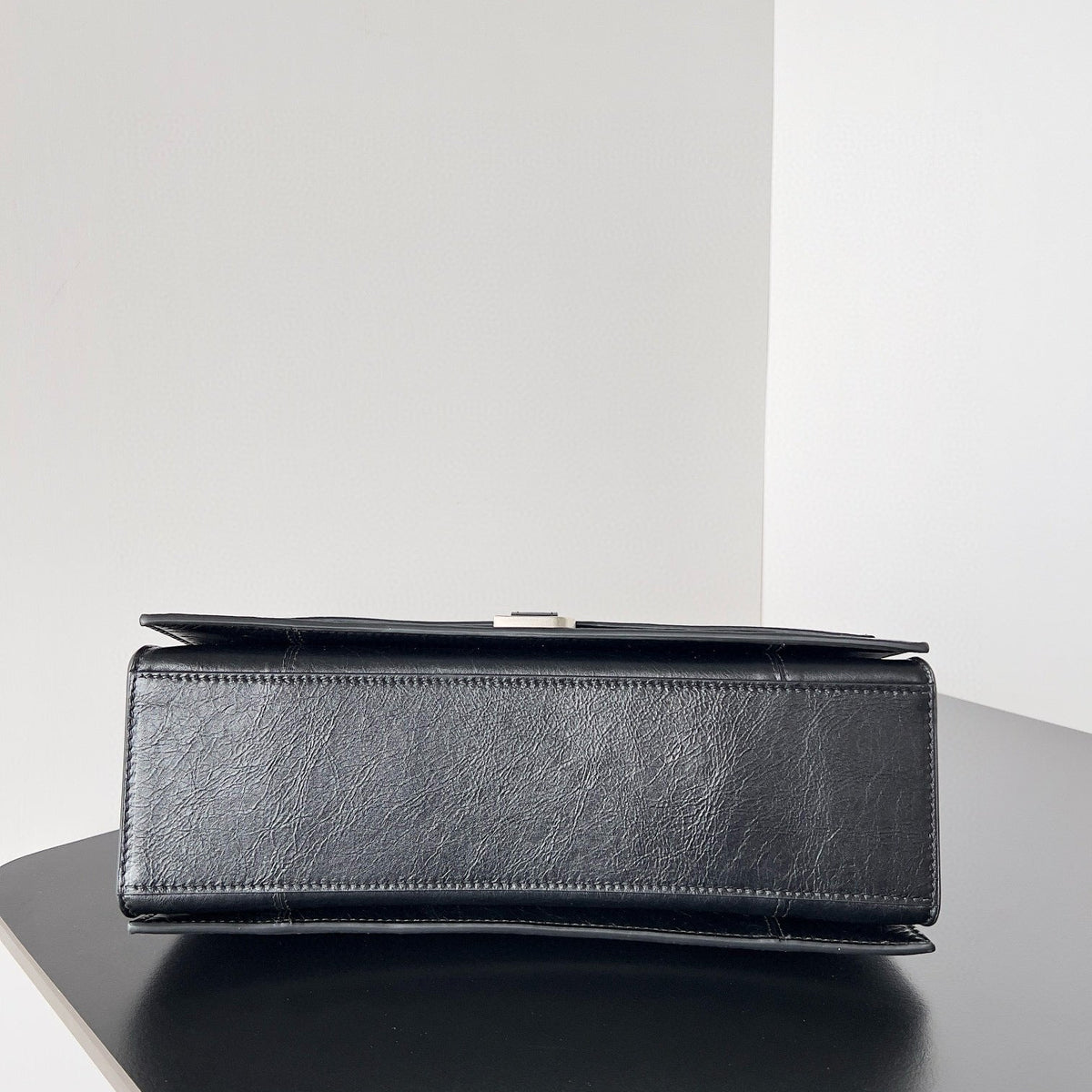 BAL MEDIUM CRUSH BAG