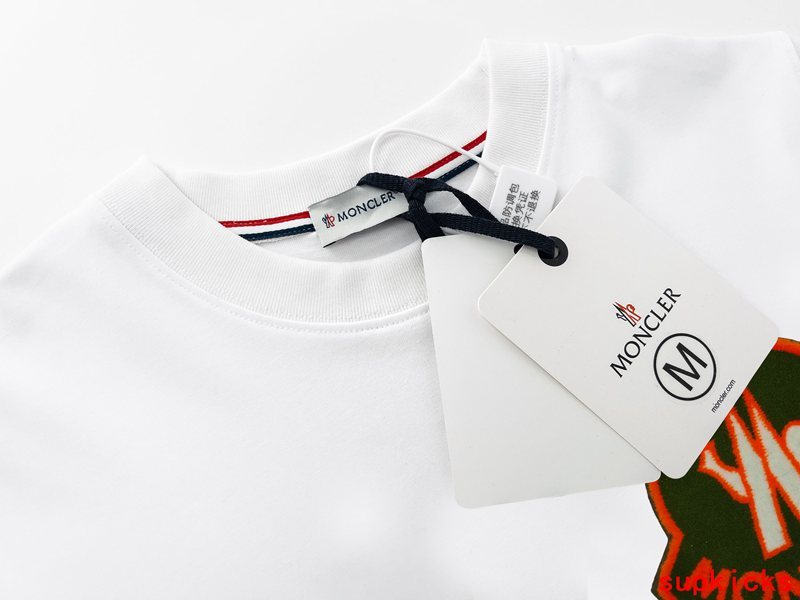 Moncler Luxury Cloth
