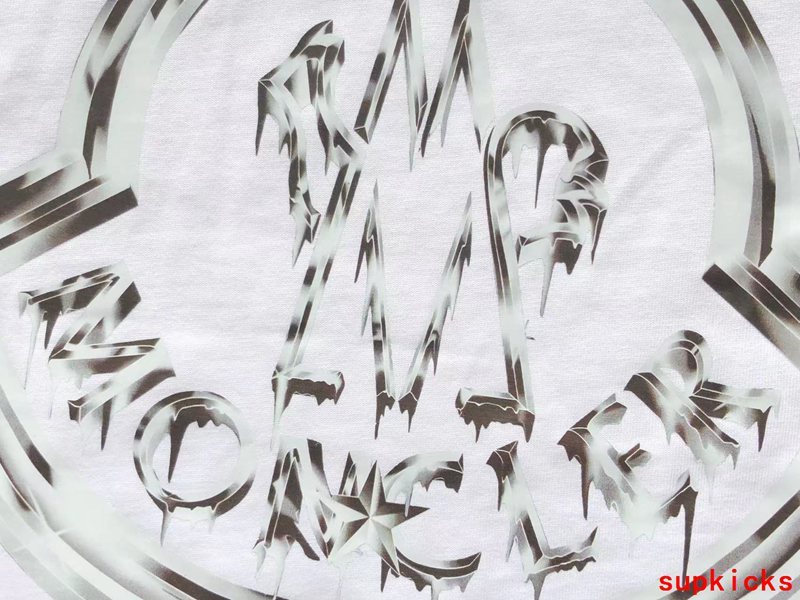 Moncler Luxury Cloth