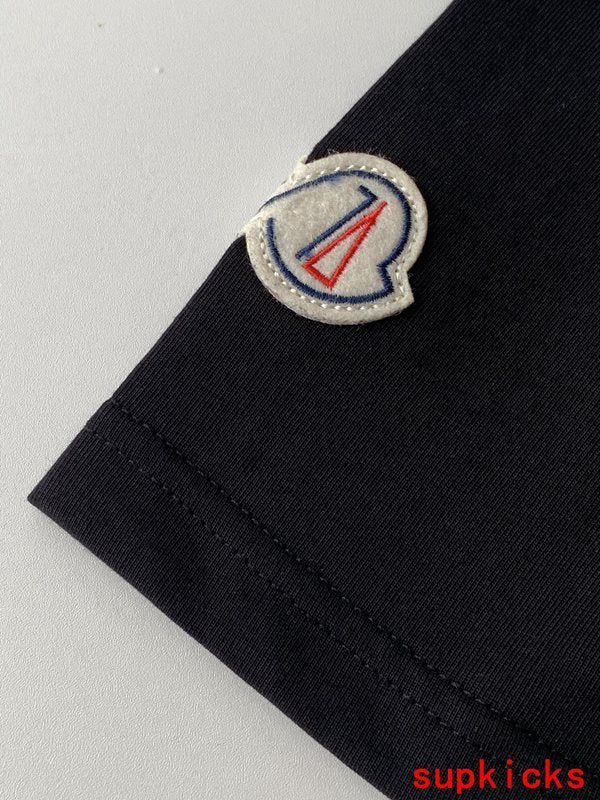 Moncler Luxury Cloth