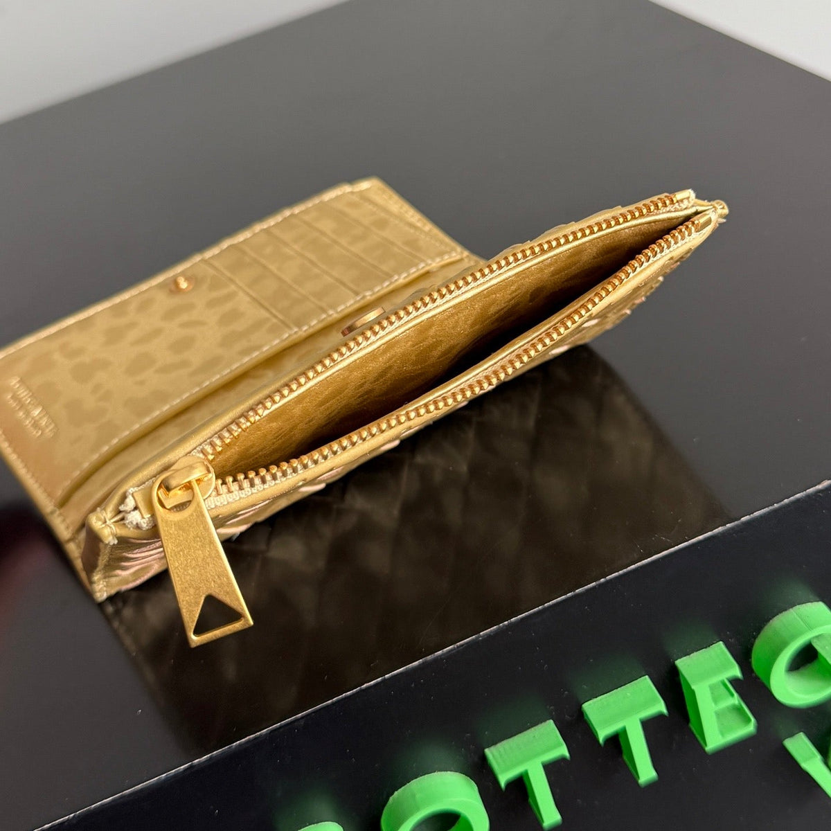 BOTT V LEATHER WALLET