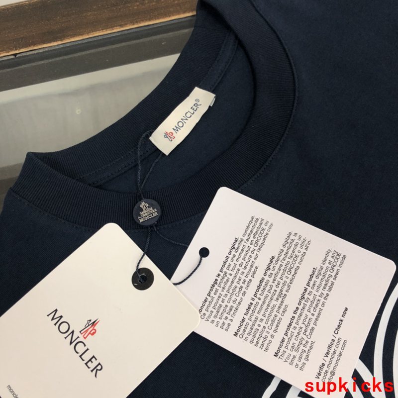 Moncler Luxury Cloth