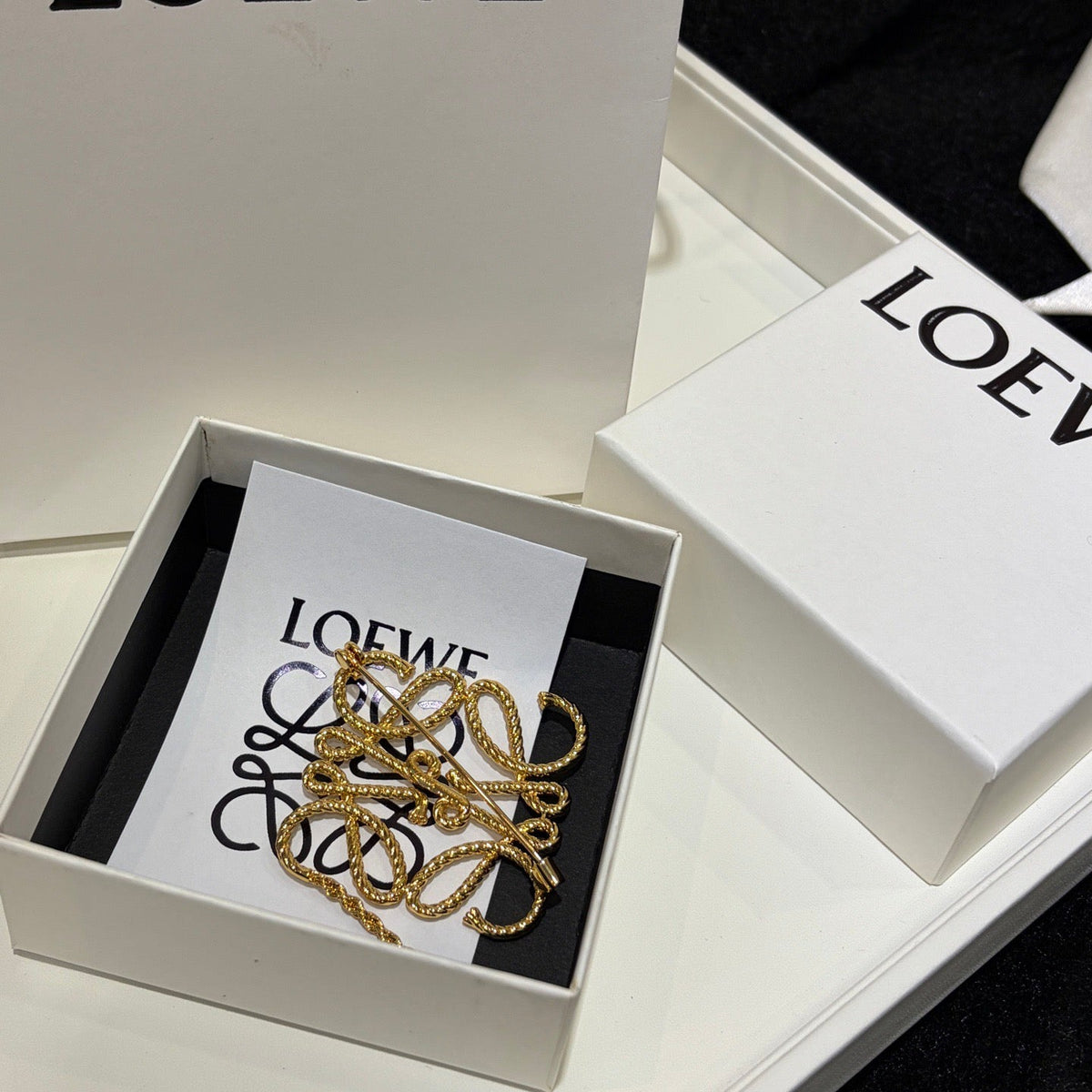 LOEW BROOCHE