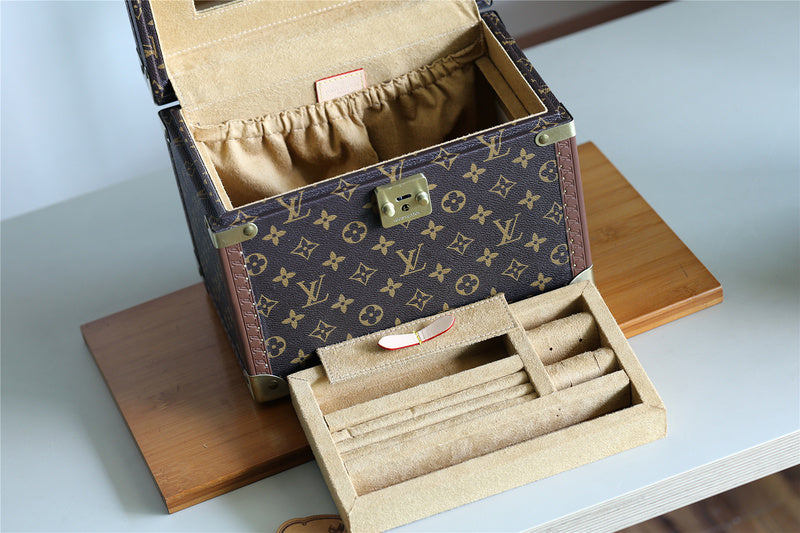 I W Fashion Lu-Vi bags - 9515