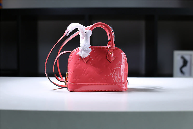 I W Fashion Lu-Vi bags - 8302