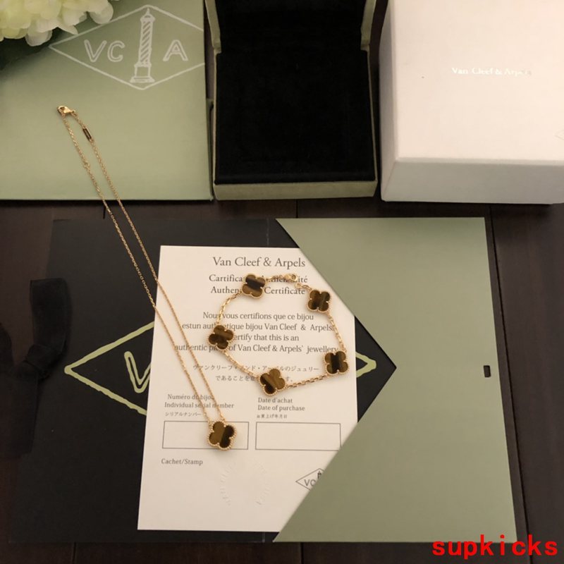 Van Cleef & Arples Jewelry