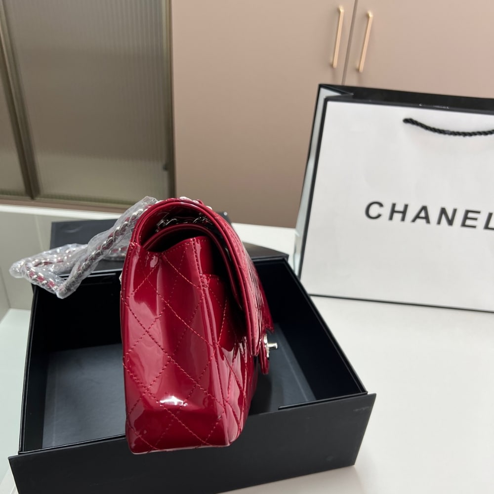 CC MEDIUM CLASSIC DOUBLE FLAP BAG PATENT LEATHER RED 26CM
