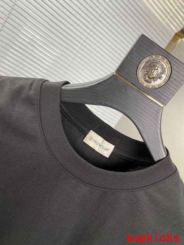 Moncler Luxury Cloth