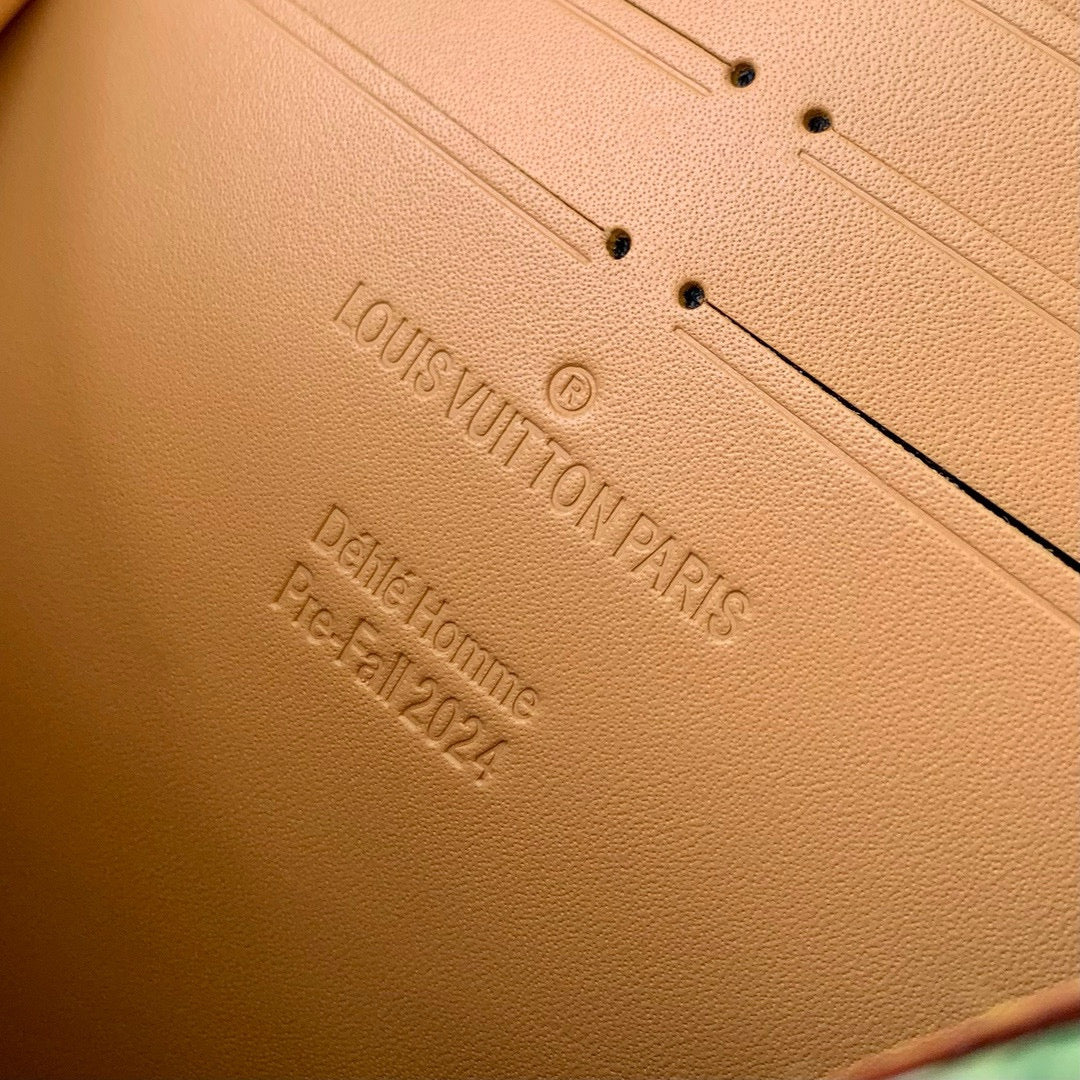 LOU POCHETTE VOYAGE MM