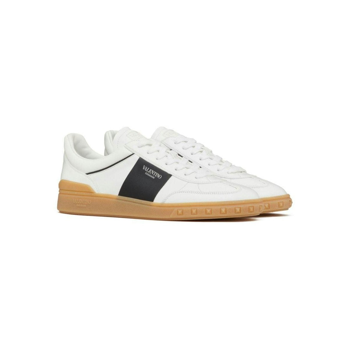 LOW TOP UPVILLAGE SNEAKERS