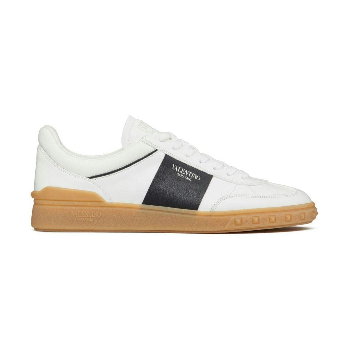 LOW TOP UPVILLAGE SNEAKERS