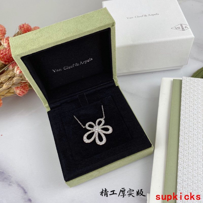 Van Cleef & Arples Jewelry