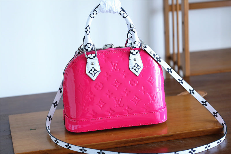I W Fashion Lu-Vi bags - 8276