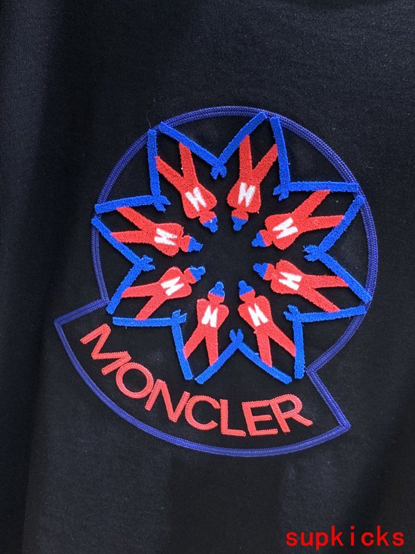 Moncler Luxury Cloth