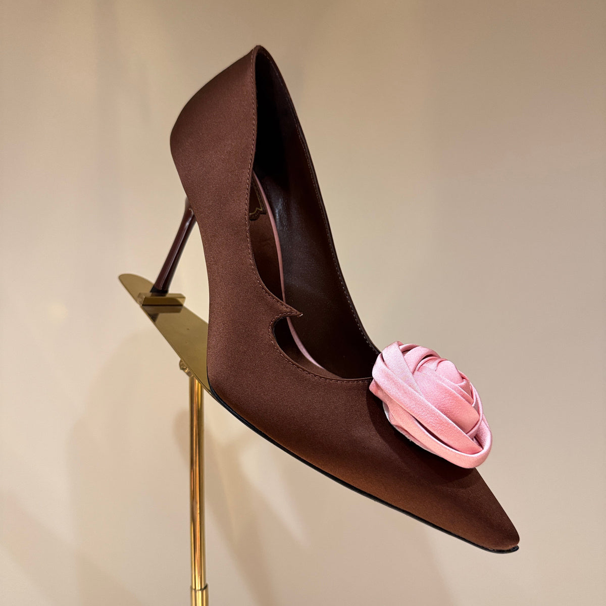 ROGER V HEELS