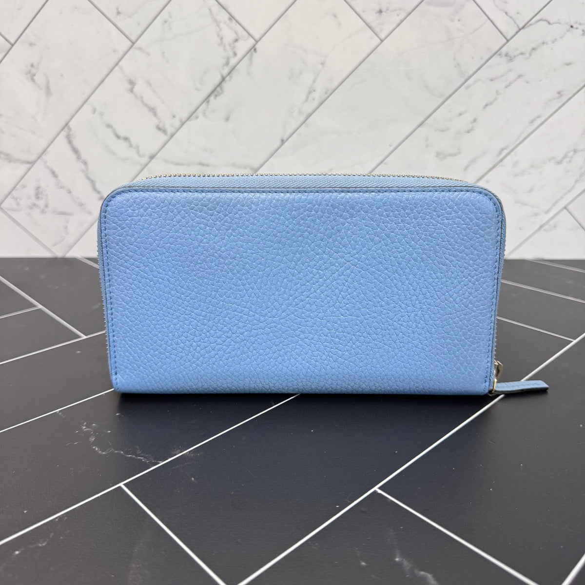 LIKE NEW- Gucci Blue Leather Zippy Wallet
