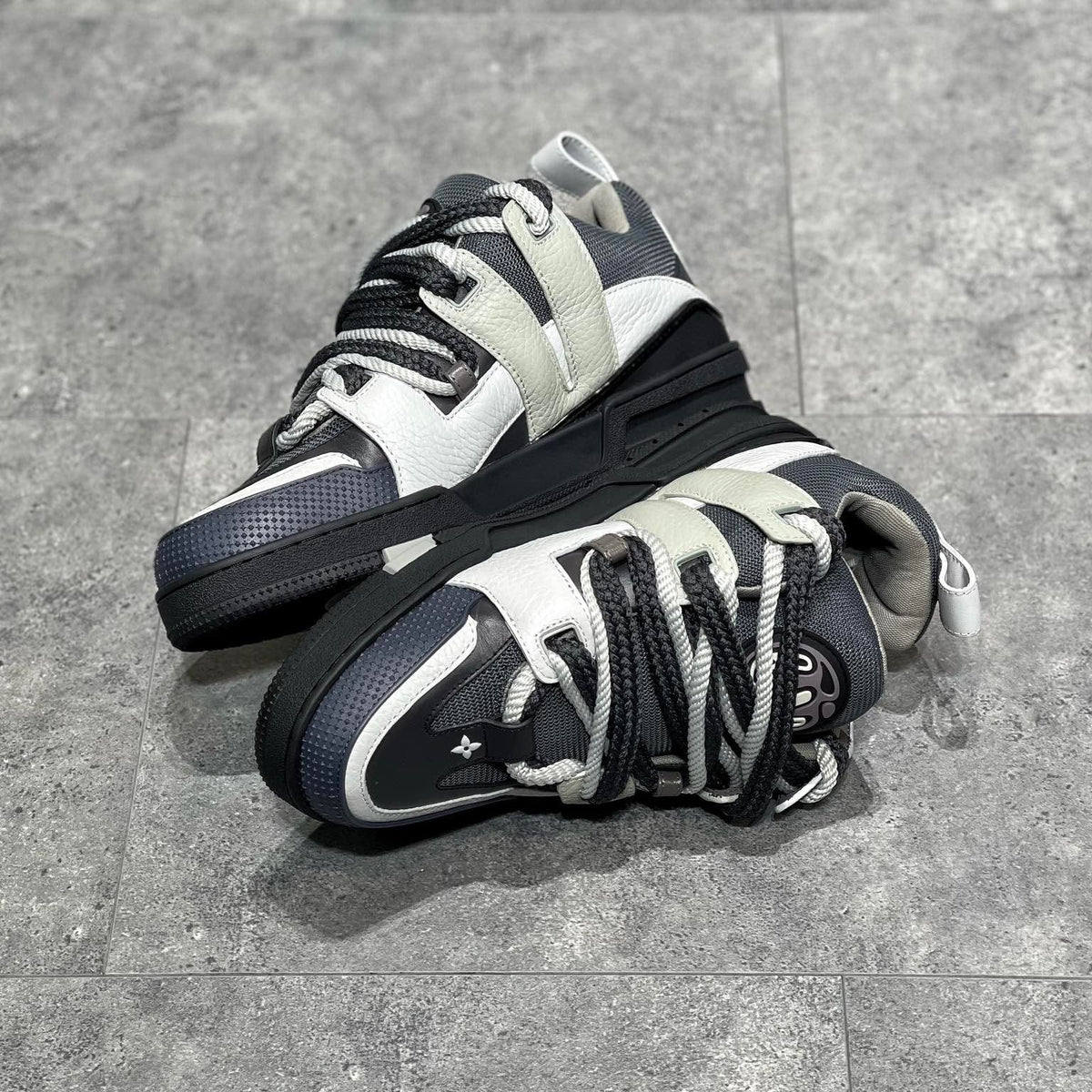 LOU TRAINERS