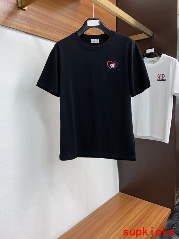 Moncler Luxury Cloth