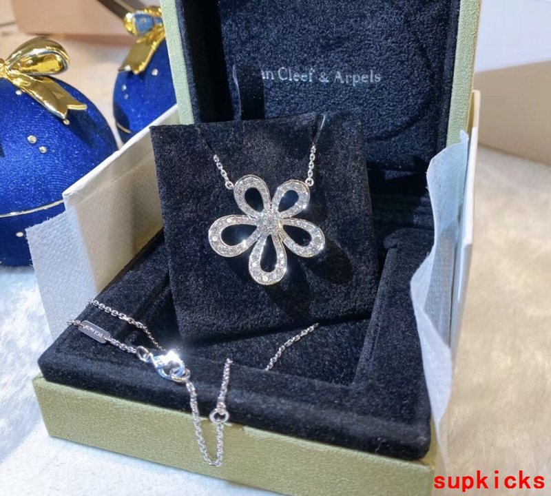 Van Cleef & Arples Jewelry