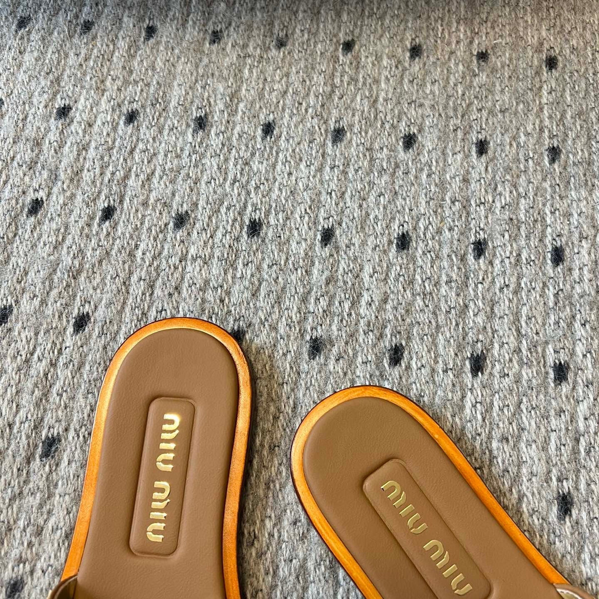 MIU M SLIDES
