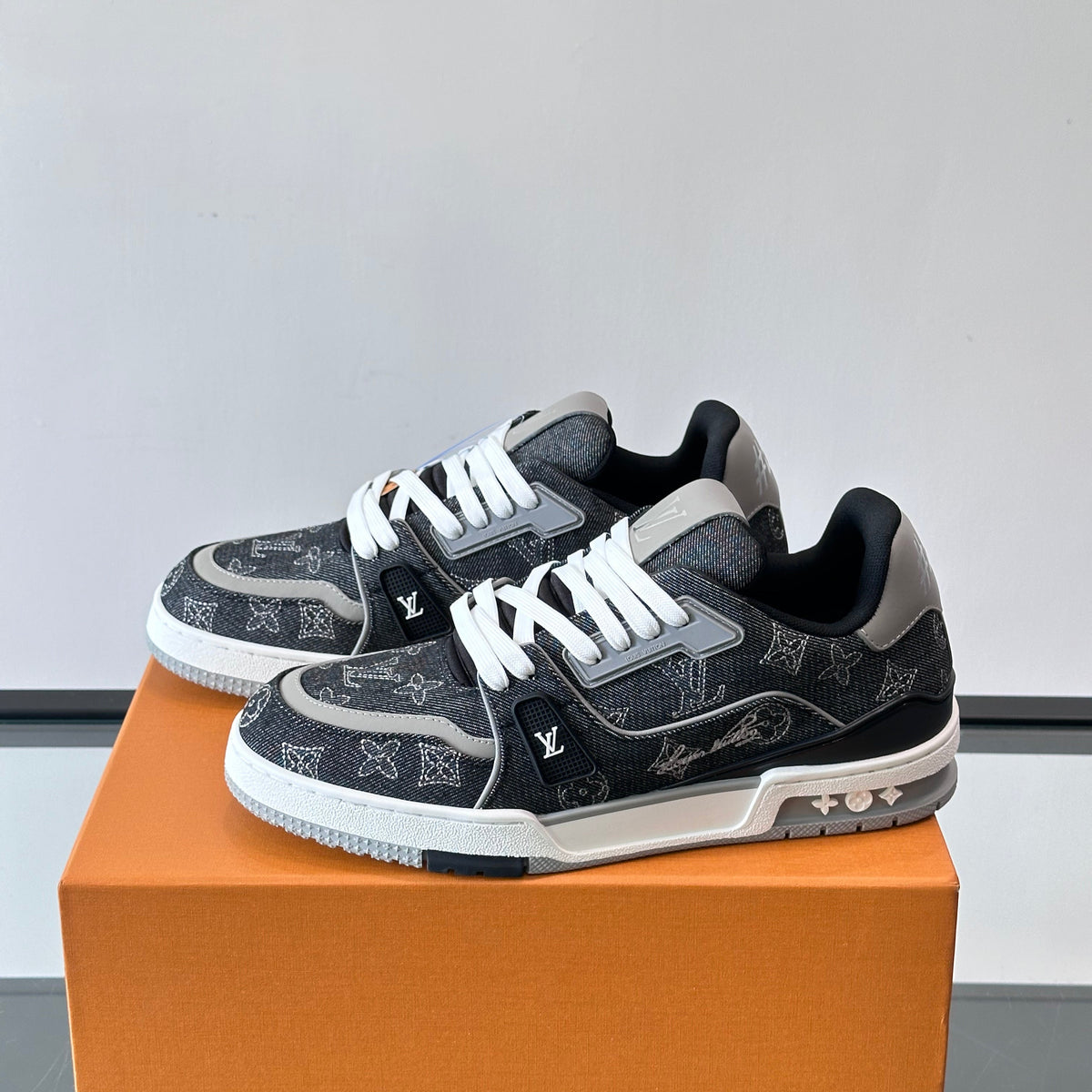 LOU TRAINERS ND