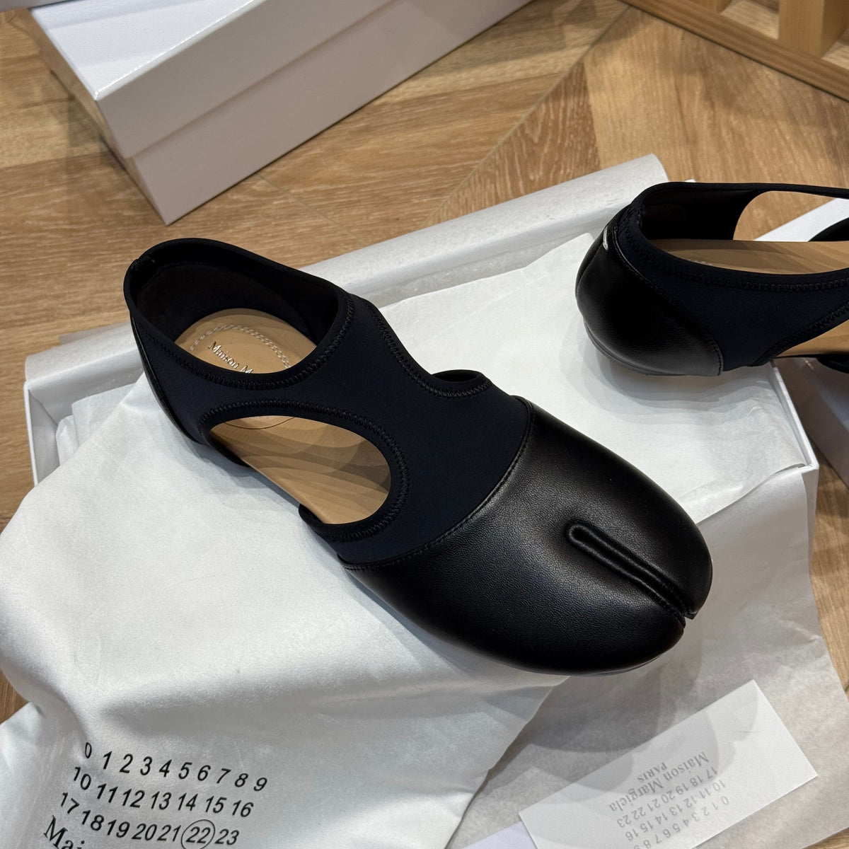 MAISON M TABI BALLET FLATS