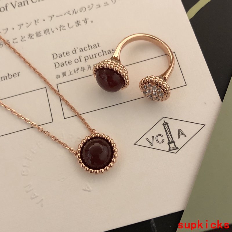 Van Cleef & Arples Jewelry